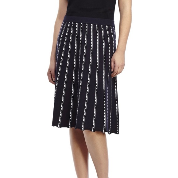 ❤️ BOGO Gorgeous Skirt-Black Print Size XL - Picture 6 of 7